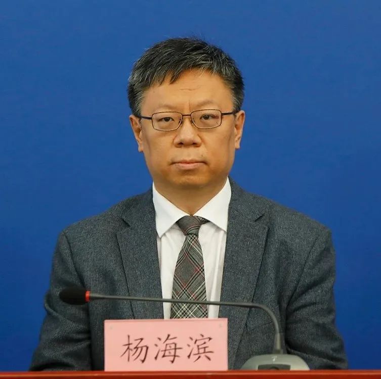 游泳世界冠军多少秒_进场游泳冠军世界时间多久_游泳世界冠军进场时间