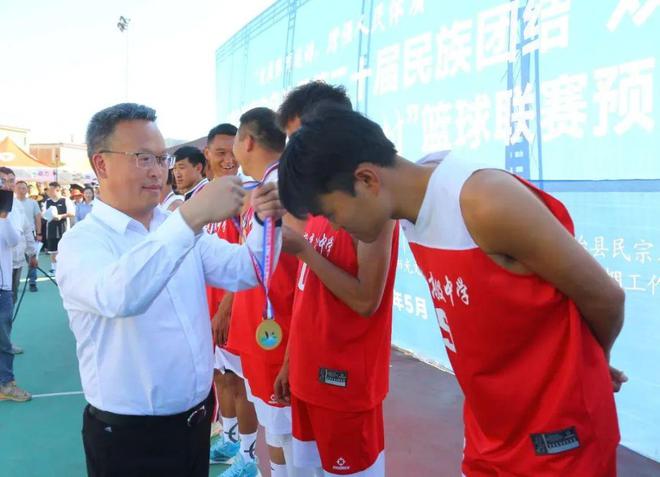 威宁牛棚镇篮球赛冠军是谁_威宁牛棚有什么传说_威宁县牛棚镇视频