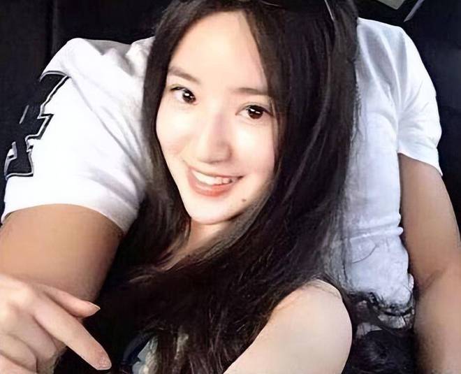 女生游泳化妆_穿游泳装怎么拍照_打扮美女游泳技巧是什么