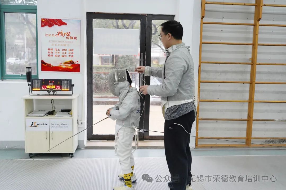 击剑技巧动图_击剑动态_击剑动作动态图解