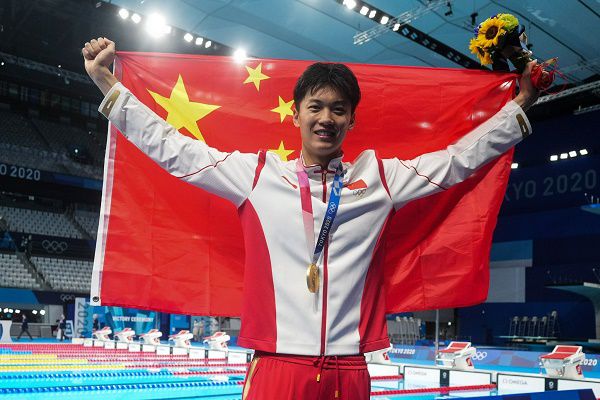 游泳冠军是谁拿金牌的_45岁的游泳冠军是_游泳冠军是什么动物